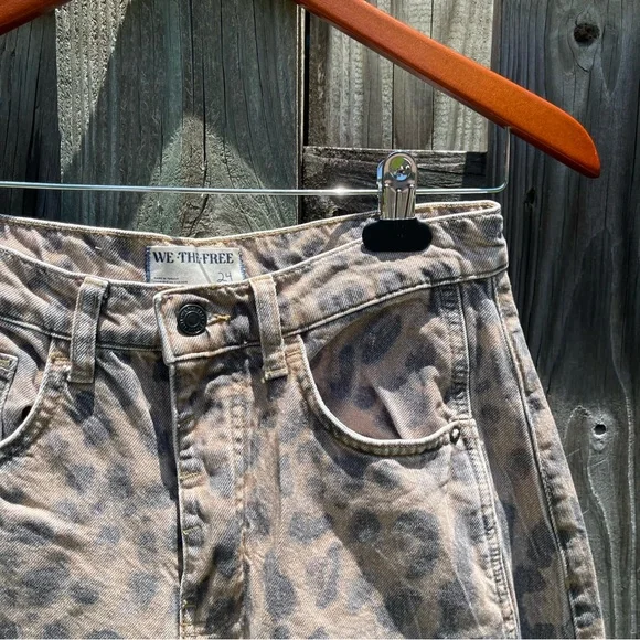 Free People Leopard Print Barrel Jeans - Picture 5 of 5